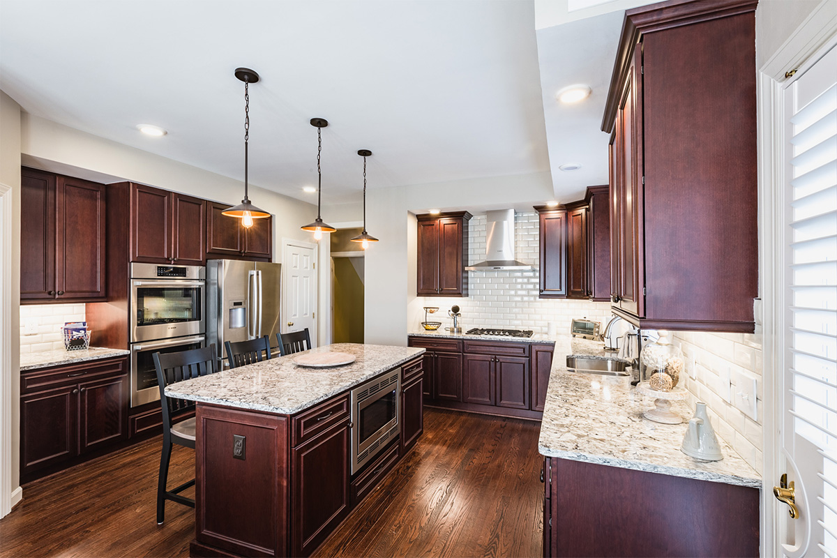 Top bathroom and kitchen remodel contractors near Lowes Island, Sterling VA provided a full custom kitchen remodel.