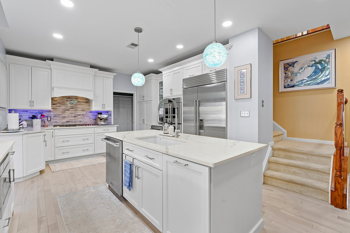 Top local kitchen remodelers near Historic Downtown Leesburg VA provided a full custom kitchen renovation.