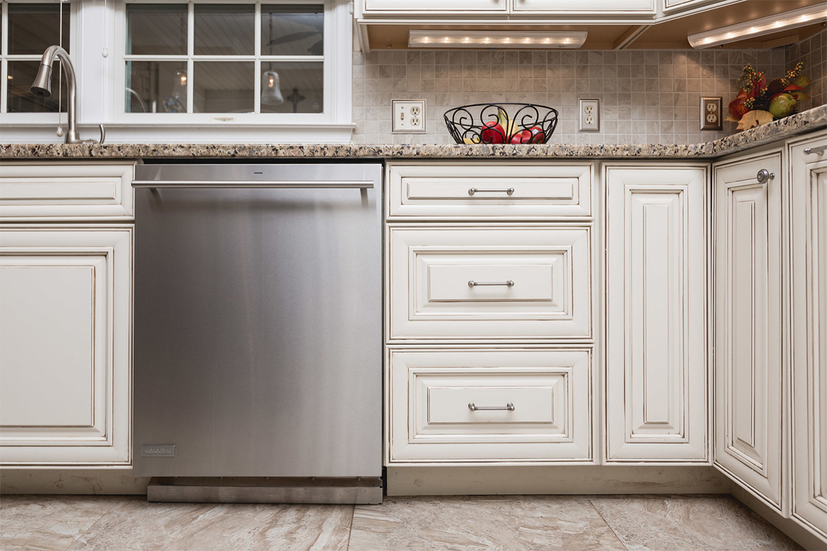 local kitchen remodeling company near Raspberry Falls, Leesburg, Virginia offers top bath remodel options.